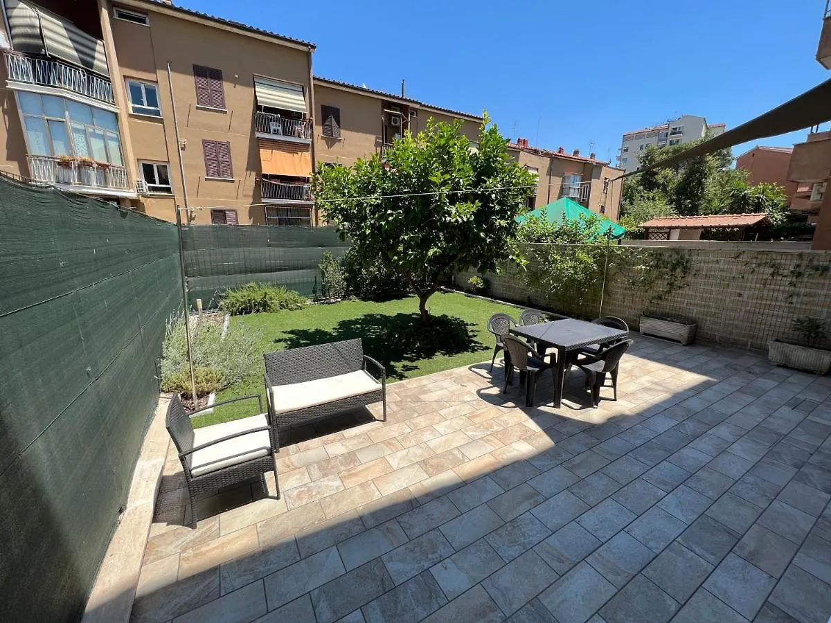 Casa Paestum. Your Wonderful Garden In Roma Itália