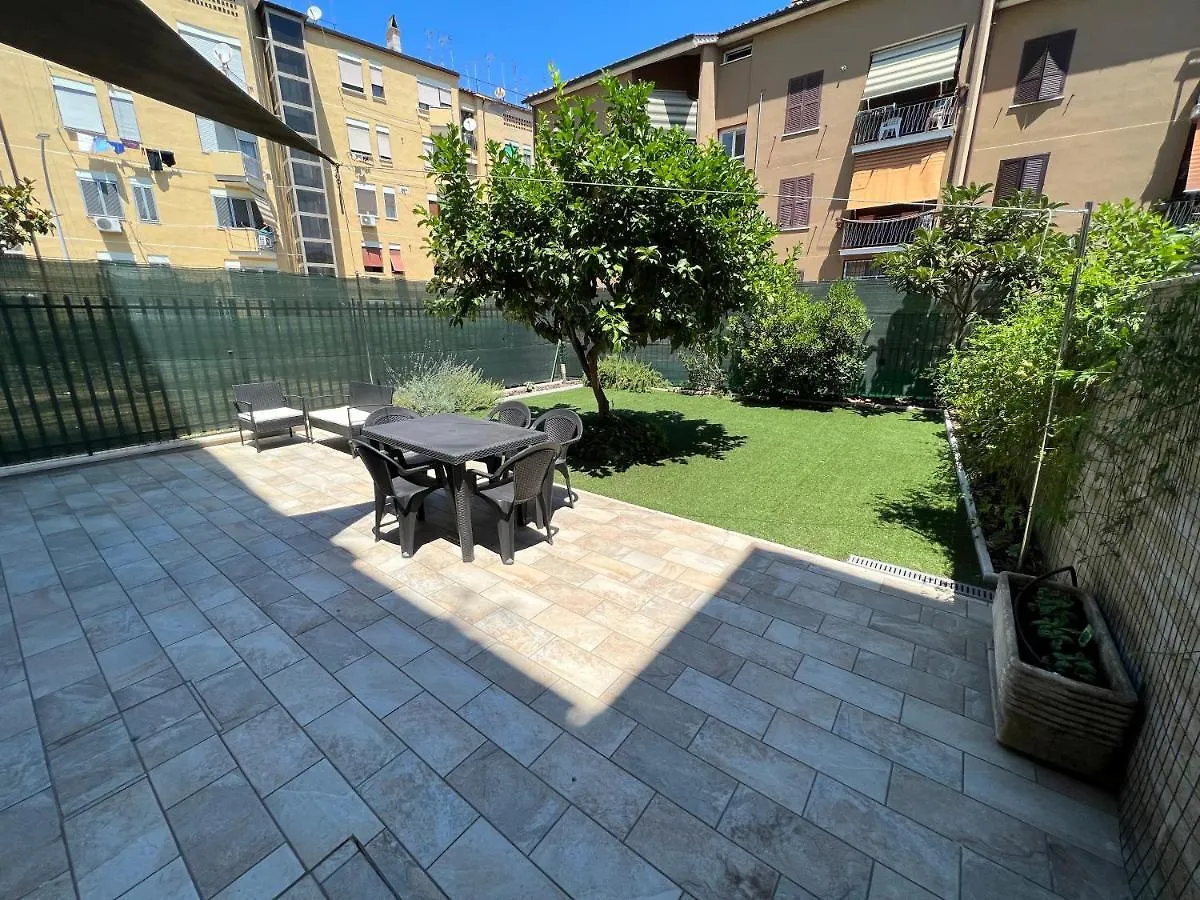 Casa Paestum. Your Wonderful Garden In Roma 0*,  Itália