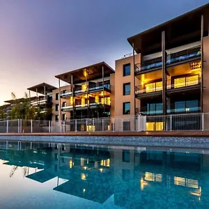 https://superbe-appartement-piscine-vue-mer-et-montagnes.fr-provencehotel.com