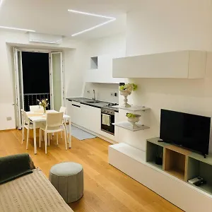 https://la-mombellina.hotelitalianriviera.com